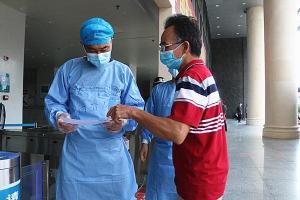 湖南株洲消防蓝白伉俪携手抗疫共筑平安防线