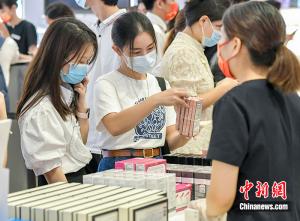 海南离岛免税假期销售火爆商家促销引海外消费回流